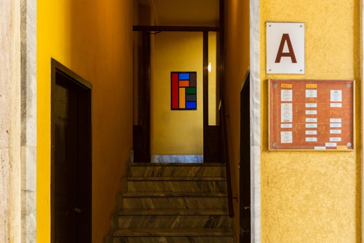 Yellow Line Apartment Милан Экстерьер фото