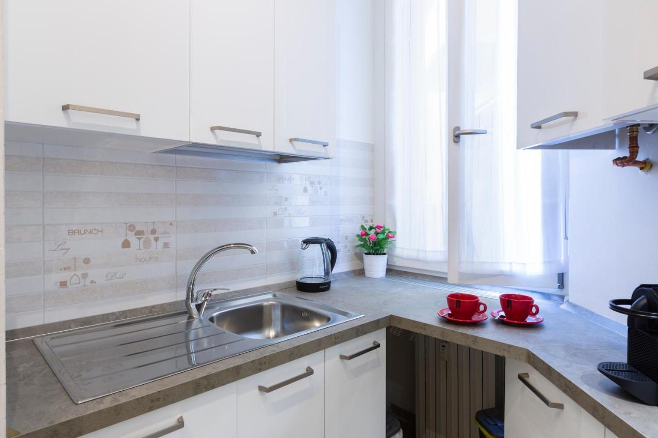 Yellow Line Apartment Милан Экстерьер фото