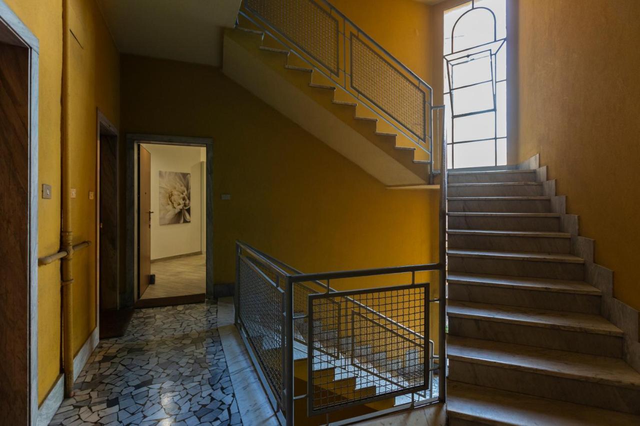 Yellow Line Apartment Милан Экстерьер фото