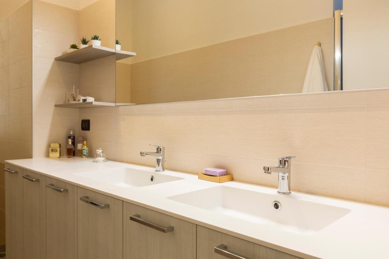 Yellow Line Apartment Милан Экстерьер фото