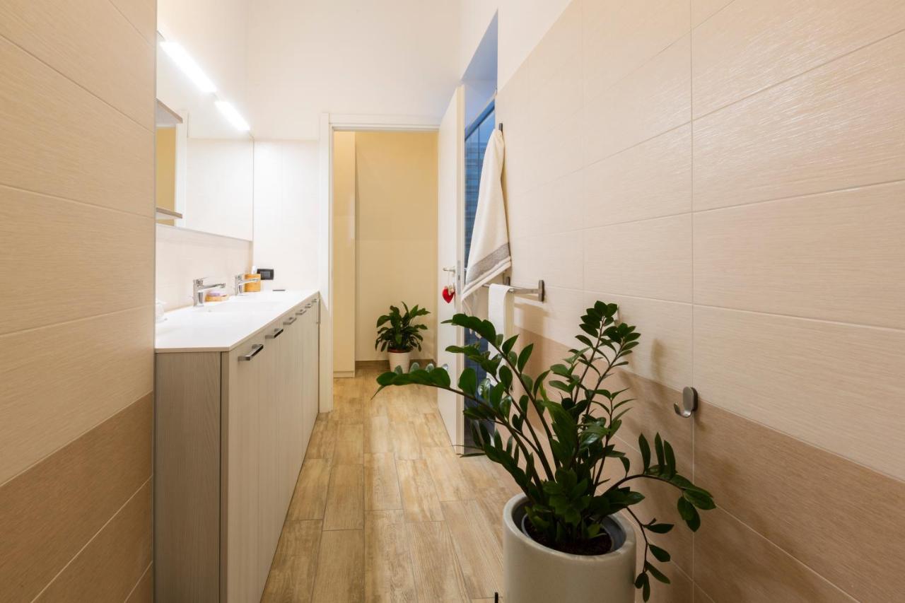Yellow Line Apartment Милан Экстерьер фото